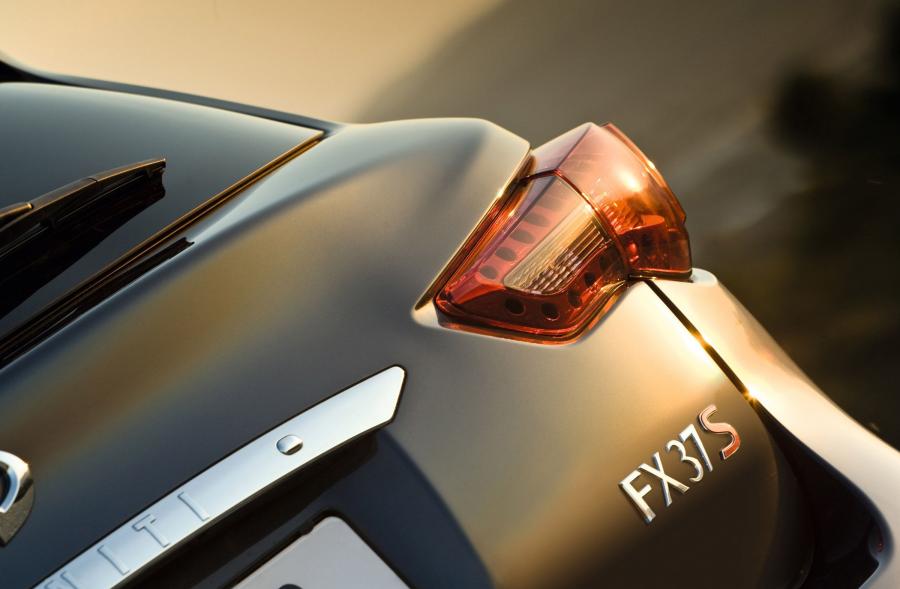  Infiniti FX37 2009 года  (фото 22 из 24)
